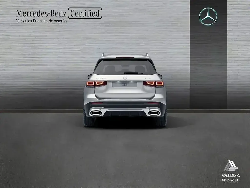 Usado Mercedes GLB220 AMG line 190 CV (139 kW) 2023 Plateado SUV
