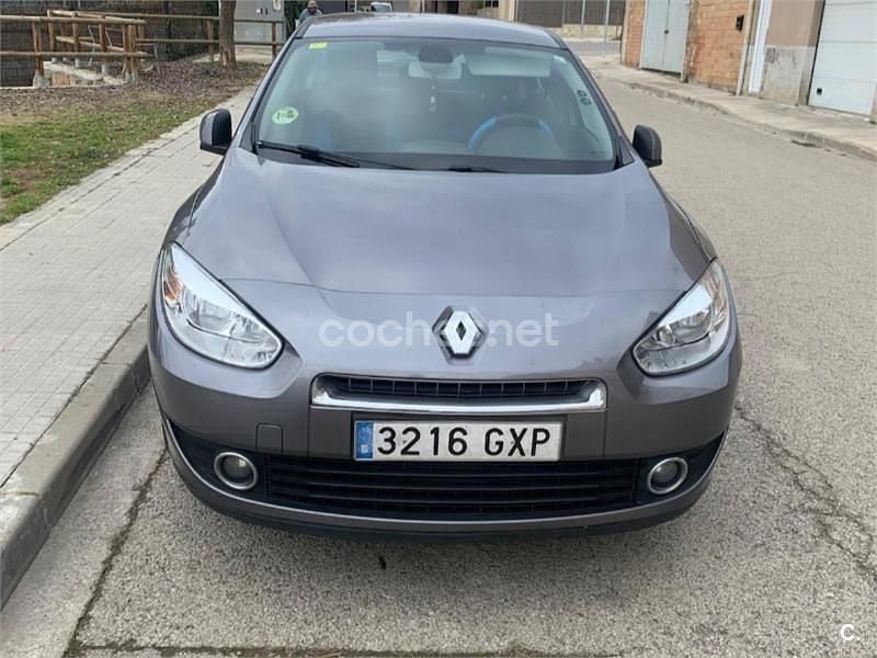 Usado Renault Fluence Dynamique 105 CV (77 kW) 2010 Gris / plata Berlina