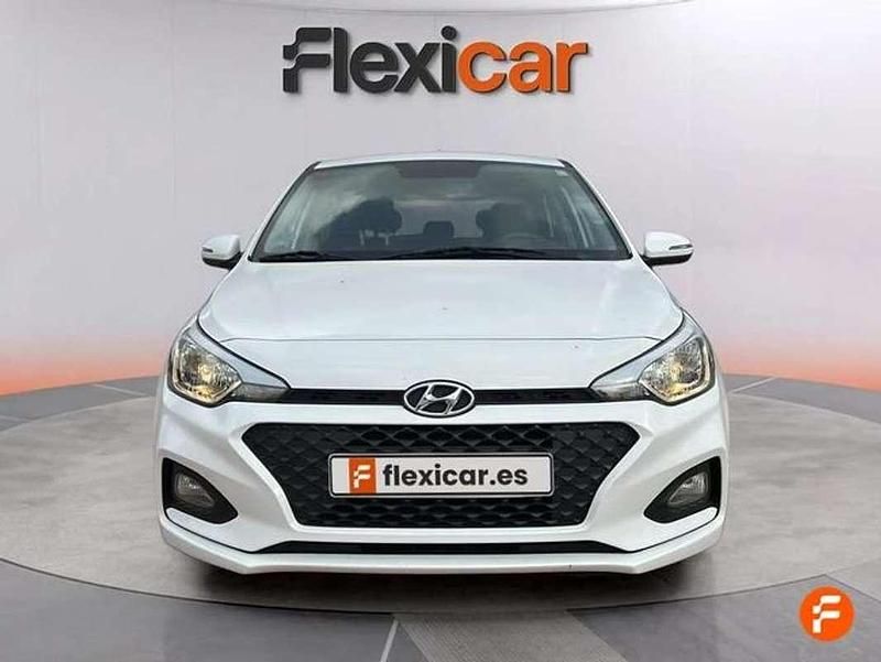 Usado Hyundai i20 75 CV (55 kW) 2019 Blanco Utilitario