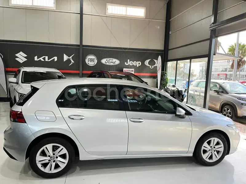 Usado VW Golf VIII 115 CV (84 kW) 2021 Gris / plata Berlina
