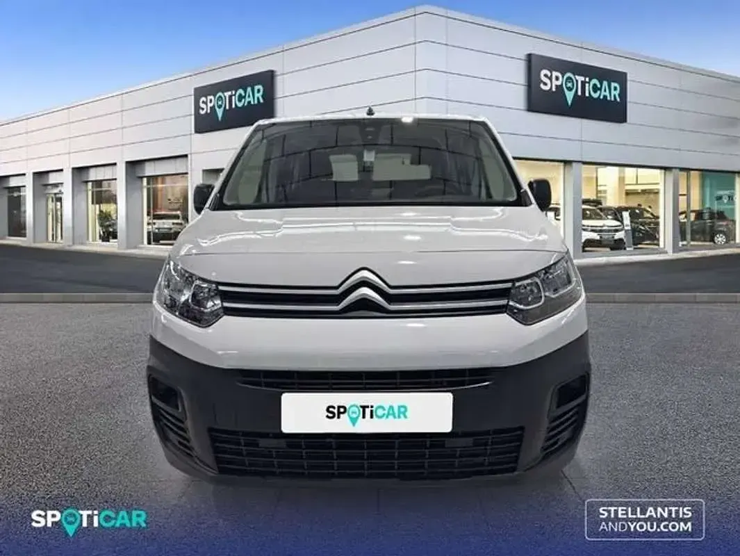 Usado Citroën Berlingo Live 102 CV (75 kW) 2023 Blanco Monovolumen