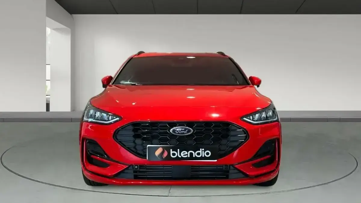 Usado Ford Focus ST-Line 125 CV (91 kW) 2024 Rojo Familiar