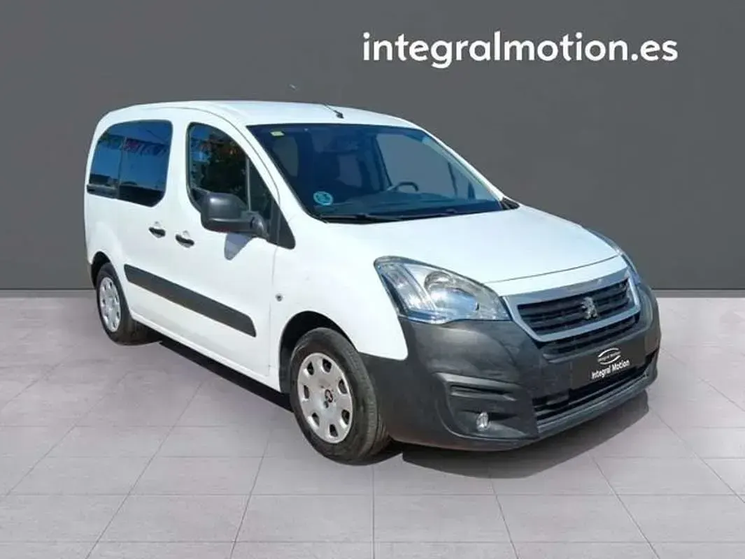 Usado Peugeot TePee Access 75 CV (55 kW) 2016 Blanco Van