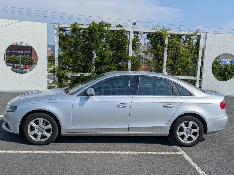 Usado Audi A4 140 CV (102 kW) 2008 Gris / plata Berlina