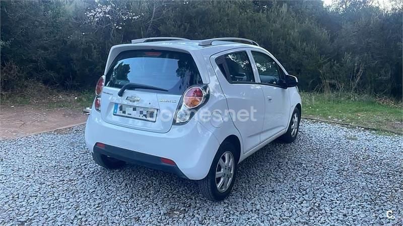 Blanco Usado 2012 Chevrolet Spark LTZ Utilitario | 2990 € (Precio justo) - Imagen 1/4
