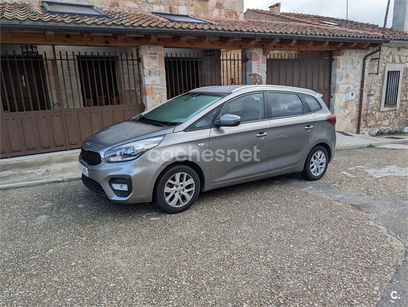 Usado Kia Carens 135 CV (99 kW) 2018 Gris / plata Monovolumen