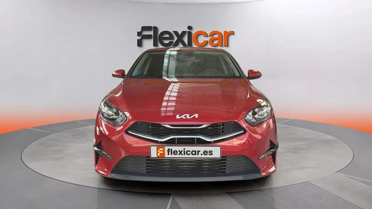 Usado Kia Ceed 136 CV (100 kW) 2023 Rojo Utilitario
