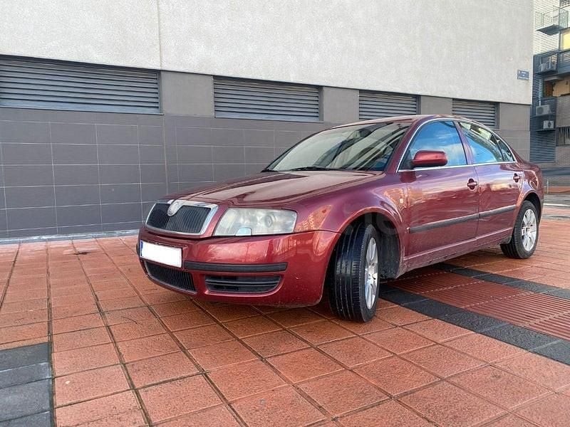 Usado Skoda Superb 105 CV (77 kW) 2006 Granate Berlina
