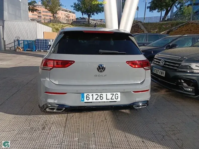 Usado VW Golf VIII Style 150 CV (110 kW) 2022 Gris / plata Berlina