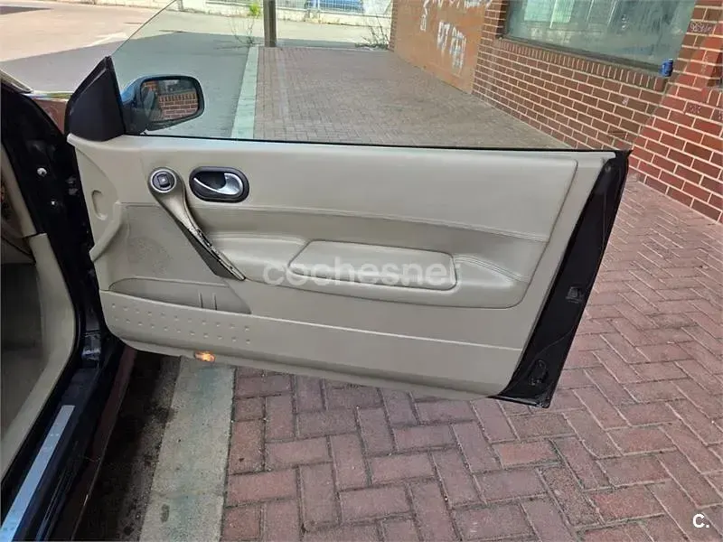 Usado Renault Mégane Cabriolet Dynamique 105 CV (77 kW) 2007 Negro Descapotable