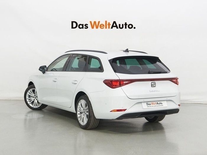 Blanco Usado 2024 Seat Leon ST Style Familiar | 25.990 € (Caro) - Imagen 1/4