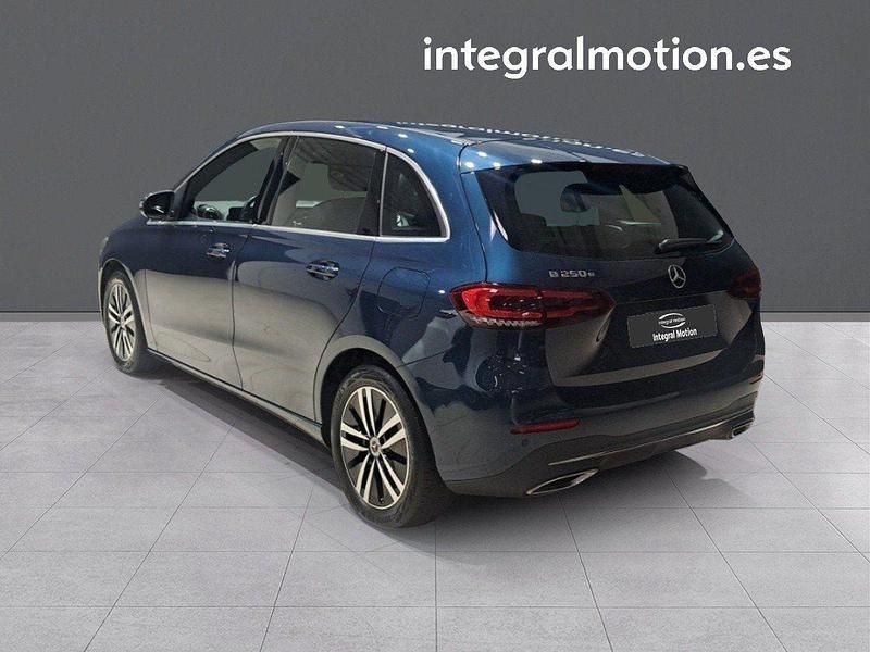 Usado Mercedes B250e 217 CV (159 kW) 2021 Azul Monovolumen