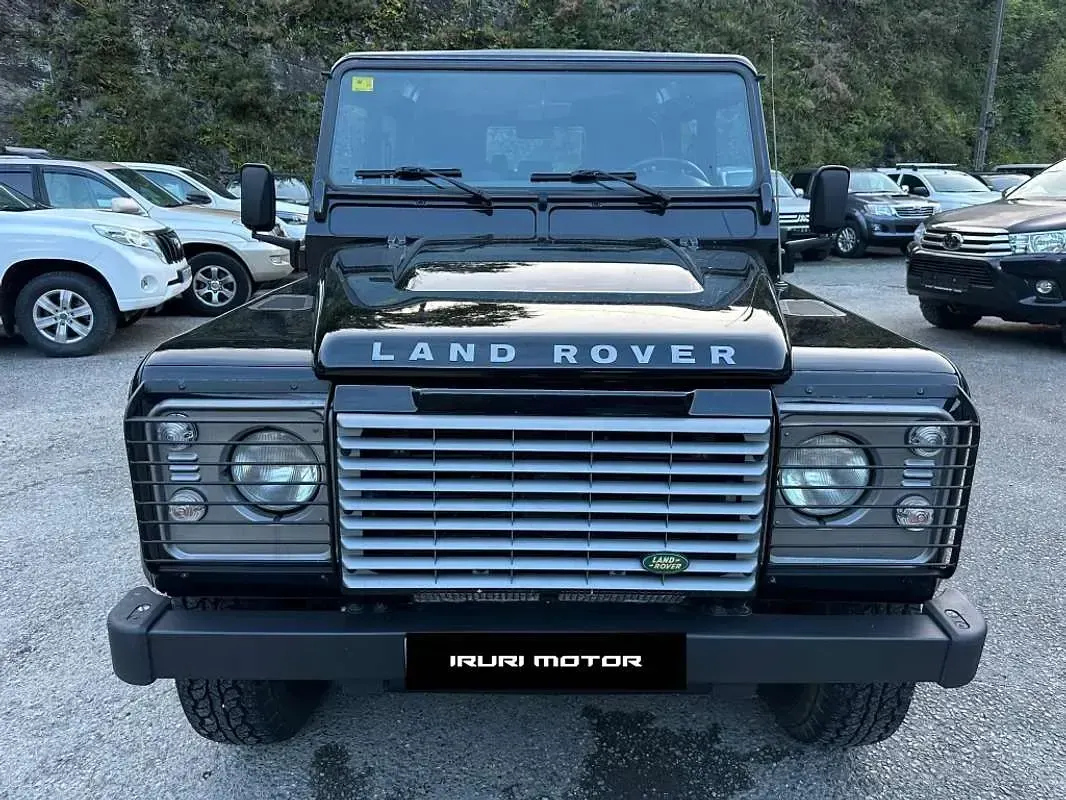 Usado Land Rover Defender SE 122 CV (89 kW) 2007 Negro Familiar