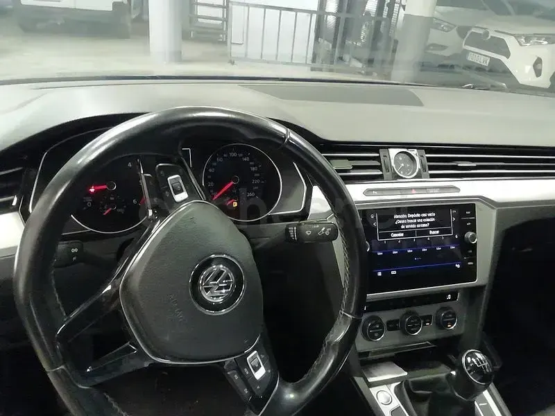 Usado VW Passat Advance 150 CV (110 kW) 2019 Negro Berlina