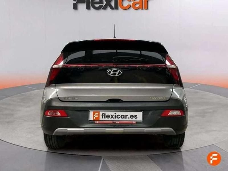 Usado Hyundai Bayon 84 CV (61 kW) 2021 Gris SUV