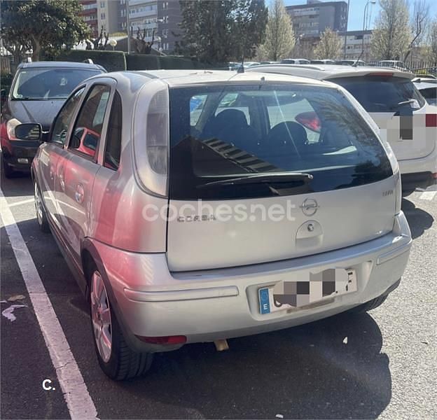 Usado Opel Corsa Essentia 75 CV (55 kW) 2005 Gris / plata Utilitario
