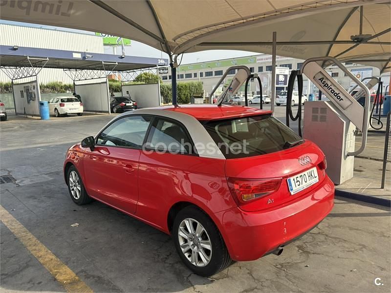 Usado Audi A1 Attraction 86 CV (63 kW) 2012 Rojo Berlina