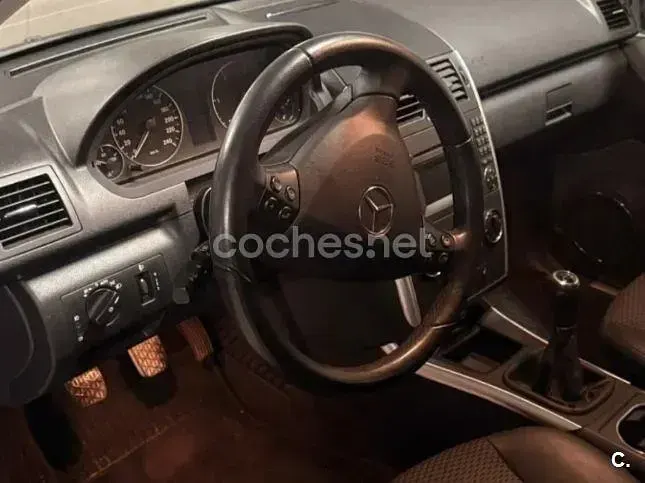 Usado Mercedes A180 Avantgarde 109 CV (80 kW) 2009 Negro Monovolumen