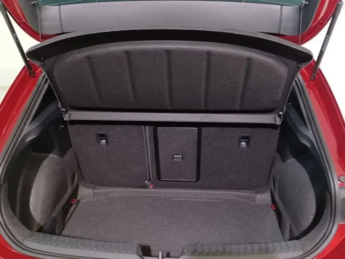Usado Seat Leon FR 150 CV (110 kW) 2024 Rojo Utilitario