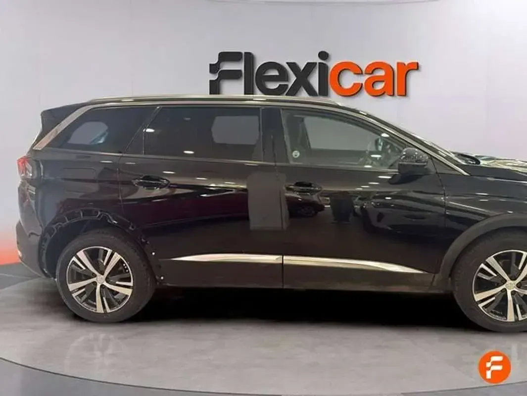 Usado Peugeot 5008 Active 131 CV (96 kW) 2021 Negro SUV