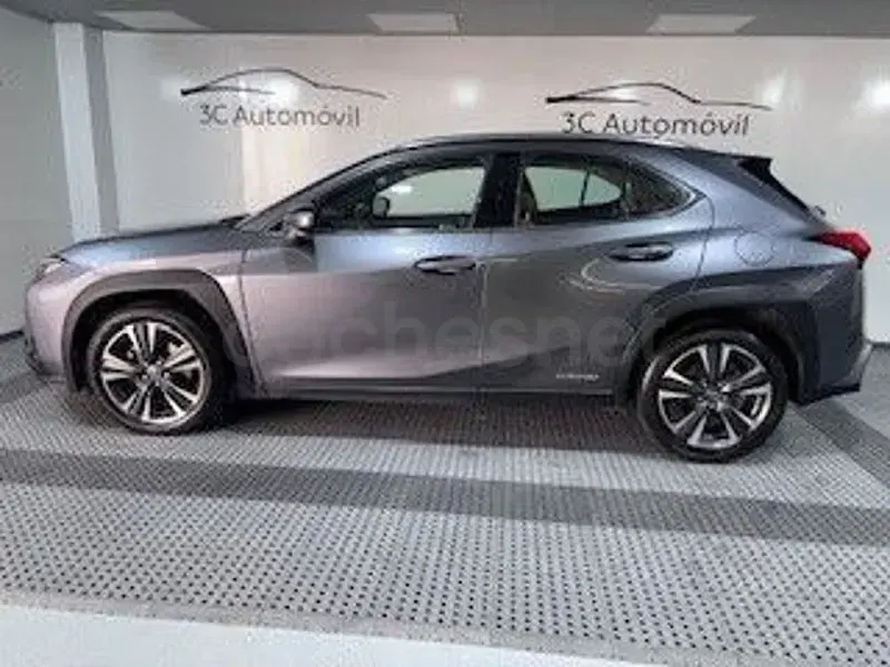 Usado Lexus UX Luxury Line 184 CV (135 kW) 2020 Gris / plata SUV