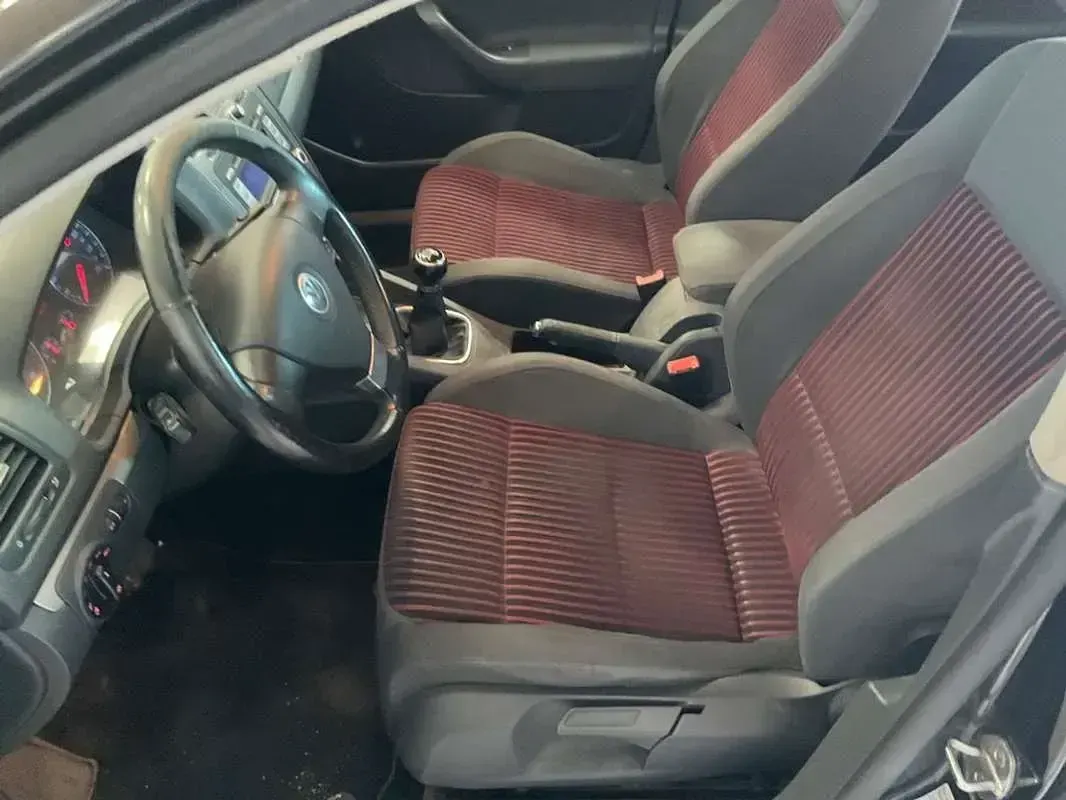Usado VW Golf V Sportline 102 CV (75 kW) 2007 Negro Utilitario