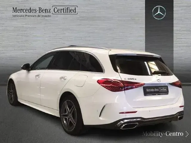 Usado Mercedes C300e 313 CV (230 kW) 2023 Manufaktur blanco opalita brig Familiar