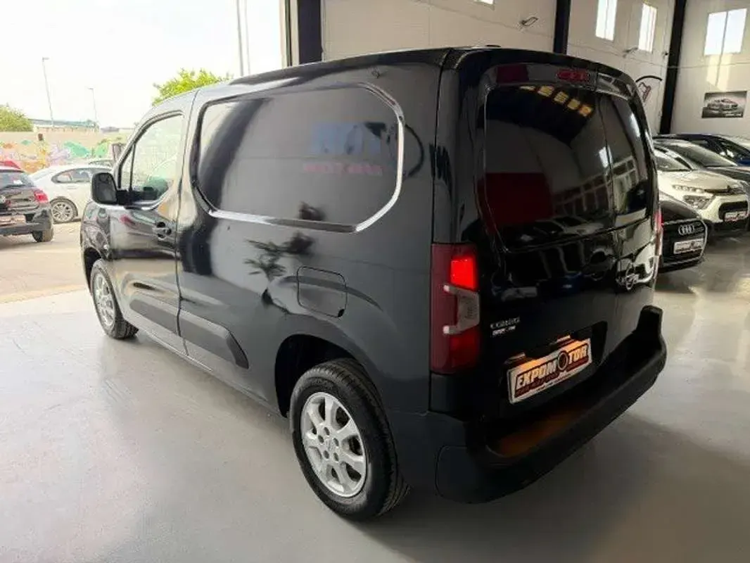 Usado Opel Combo Life Selective 102 CV (75 kW) 2020 Negro Monovolumen