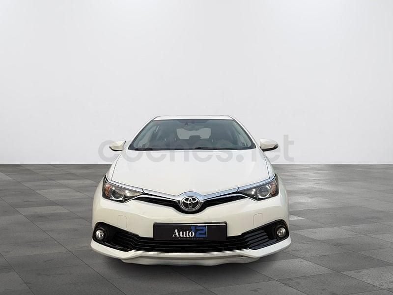Usado Toyota Auris 116 CV (85 kW) 2016 Blanco Berlina