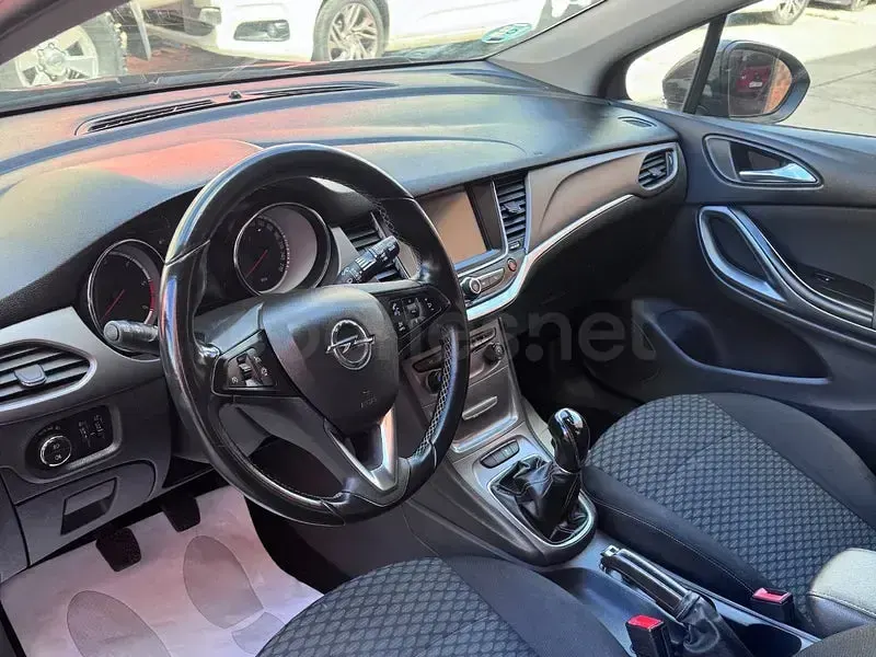 Usado Opel Astra Excellence 110 CV (80 kW) 2016 Negro Berlina