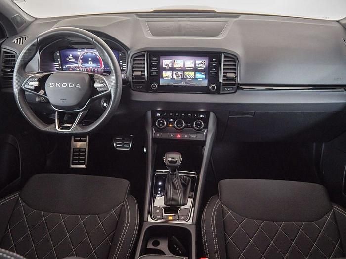 Usado Skoda Karoq SportLine 150 CV (110 kW) 2025 Rojo SUV