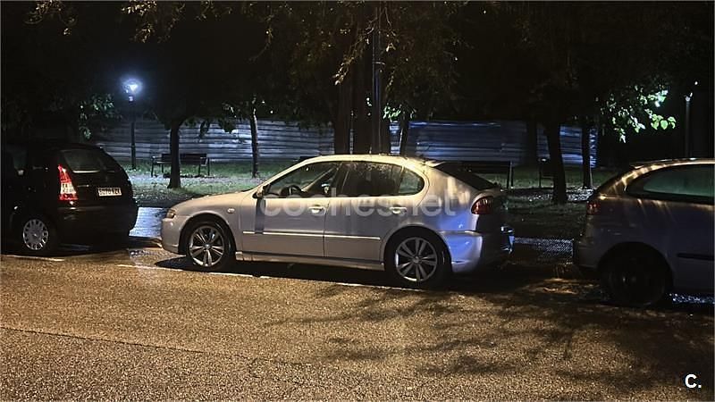 Usado Seat Leon Sport 150 CV (110 kW) 2004 Gris / plata Berlina