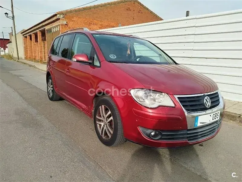 Usado VW Touran 105 CV (77 kW) 2008 Granate Monovolumen