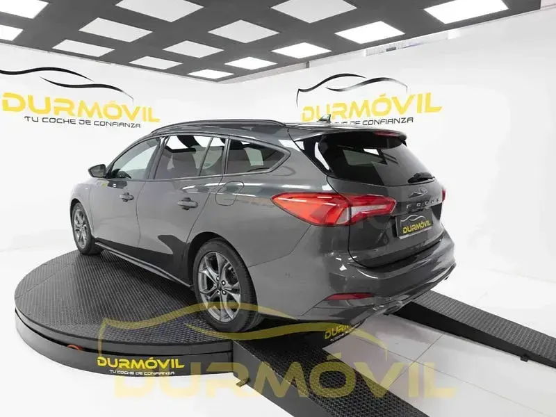 Usado Ford Focus ST-Line 125 CV (91 kW) 2019 Gris / plata Familiar