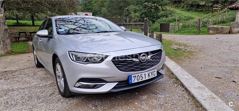 Usado Opel Insignia Selective 136 CV (100 kW) 2019 Gris / plata Berlina