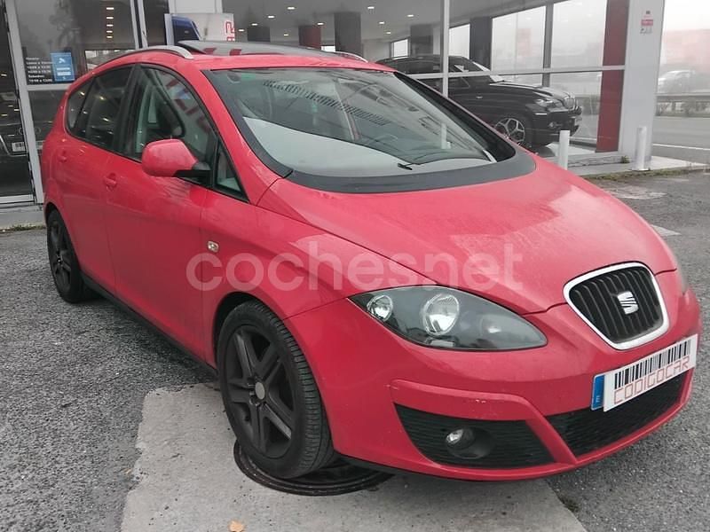 Rojo Usado 2011 Seat Altea XL Style Monovolumen | 5900 € (Precio justo) - Imagen 1/4