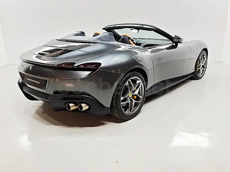 Usado Ferrari Roma 620 CV (456 kW) 2025 Gris / plata Descapotable