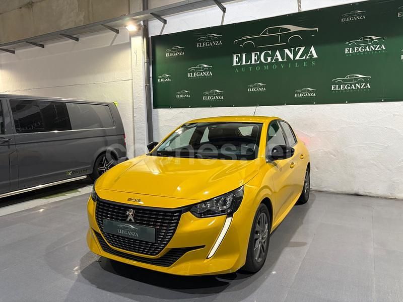 Usado Peugeot 208 Style 102 CV (75 kW) 2021 Amarillo Utilitario
