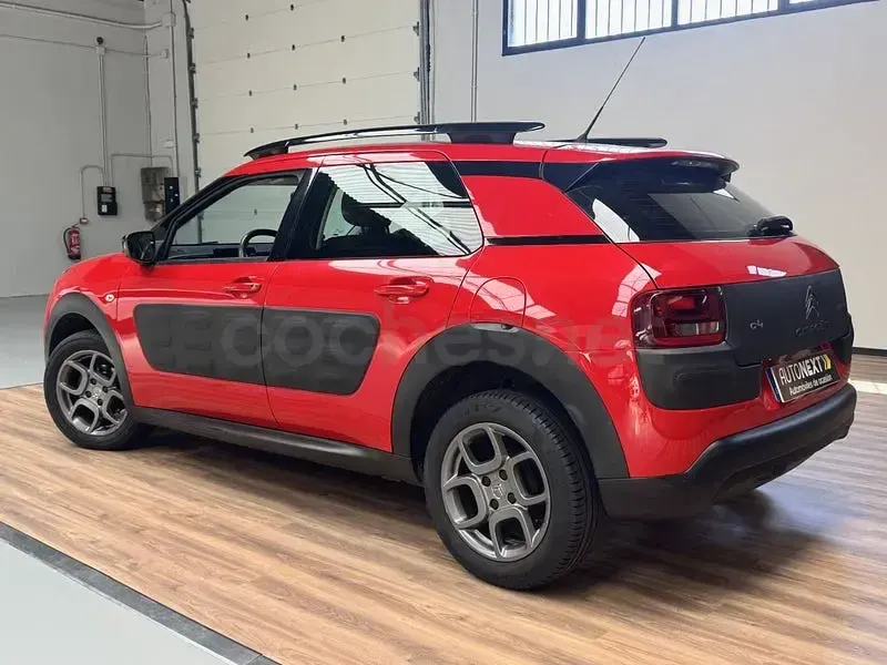 Usado Citroën C4 Cactus Feel 92 CV (67 kW) 2015 Rojo Utilitario