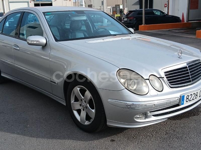 Gris / plata Usado 2002 Mercedes E270 Avantgarde Berlina | 5900 € (Precio justo) - Imagen 1/4