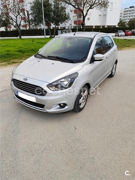 Gris / plata Usado 2018 Ford Ka Plus Ultimate Utilitario | 9800 € (Precio justo) - Imagen 1/4