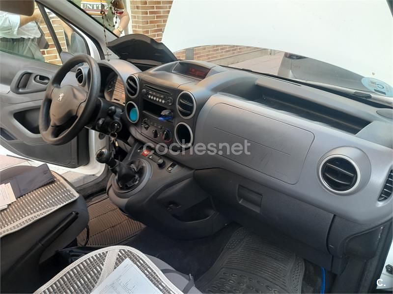 Usado Peugeot Partner Tepee Access 100 CV (73 kW) 2015 Blanco Monovolumen