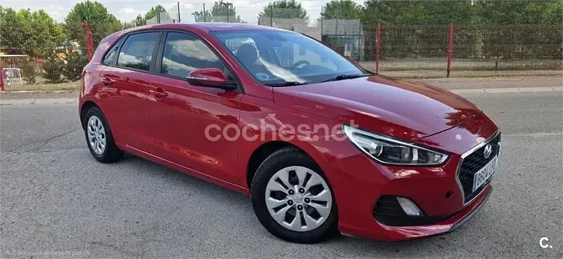 Usado Hyundai i30 95 CV (69 kW) 2020 Rojo Berlina