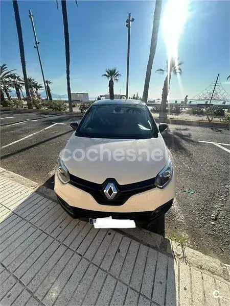 Usado Renault Captur Zen 90 CV (66 kW) 2015 Beige SUV