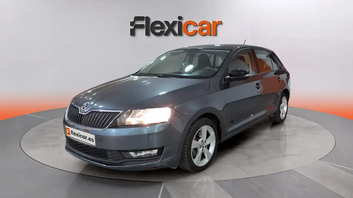 Usado Skoda Rapid Ambition 110 CV (80 kW) 2018 Gris Utilitario