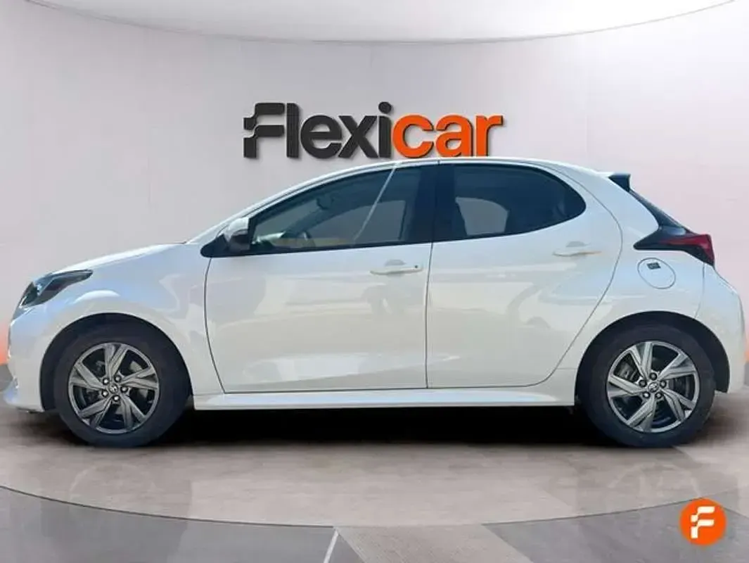 Usado Toyota Yaris Active 116 CV (85 kW) 2025 Blanco Utilitario