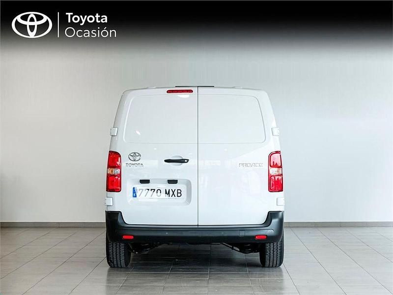 Usado Toyota Proace 120 CV (88 kW) 2024 Blanco Monovolumen