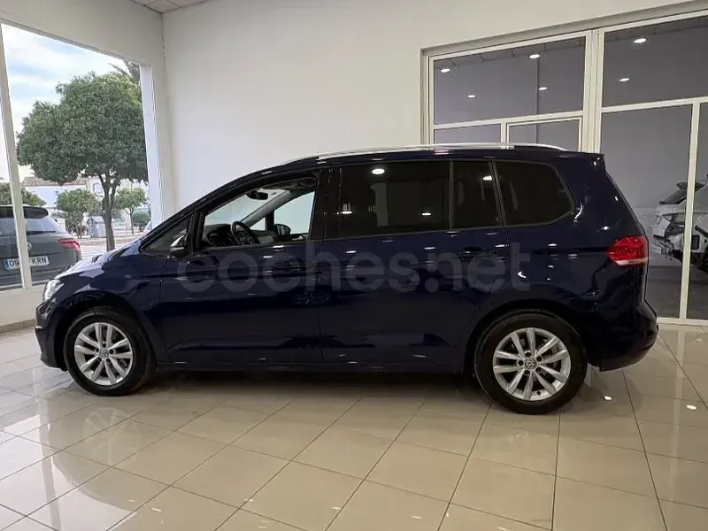 Begagnad VW Touran Advance 115 HK (84 kW) 2019 Blå Minibuss