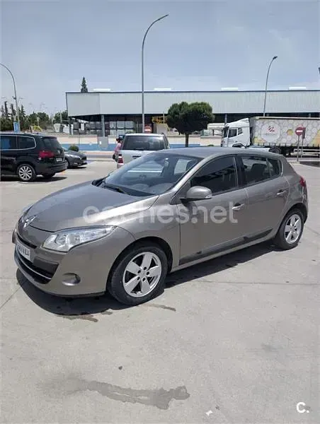 Usado Renault Mégane 105 CV (77 kW) 2010 Marrón Berlina