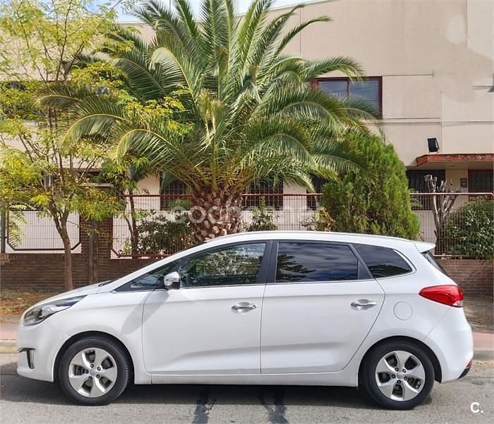 Blanco Usado 2015 Kia Carens Monovolumen | 8945 € (Precio justo) - Imagen 1/4